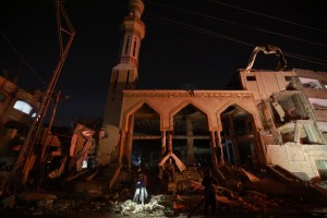 Bombardeos israelíes en abarrotada ciudad de Rafah habrían dejado múltiples muertos