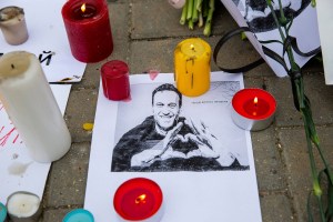 Equipo de Navalni acusó a Rusia de retener sus restos para cubrir sus huellas