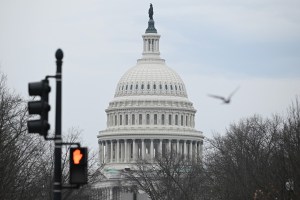 Congreso de EEUU adoptó texto para evitar parálisis parcial del Estado