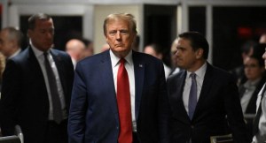 Trump encarará un juicio penal mientras mantiene sus esperanzas de volver a la Casa Blanca