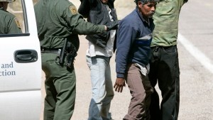 Arizona sigue el ejemplo de Texas al avanzar con proyecto que convierte la migración irregular en un delito estatal