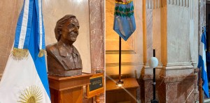 La vicepresidenta argentina retira un busto del exmandatario Néstor Kirchner en el Senado