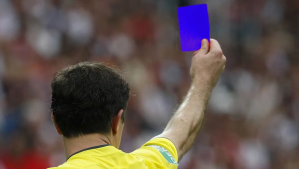 Qué es la tarjeta azul, herramienta que podría cambiar el fútbol para siempre