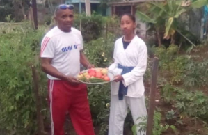 Un puñado de cebollas y tomates, el humillante “premio” del régimen cubano para una taekwondoca