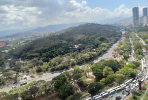 VIDEO: Maduro amargó a los caraqueños con kilométrica cola para recordar desafortunado discurso de Chávez