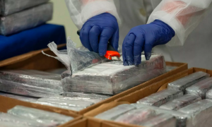 Incautan más de 400 kilos de cocaína que transportaba un camión en Ecuador