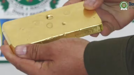 Policía colombiana encontró más de 300 mil dólares en oro “encaletados” en un carro: pertenecían al Clan del Golfo