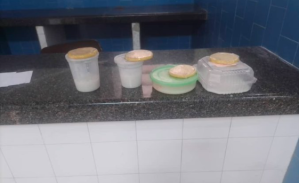 Avena sin leche y arepa sin relleno: lo que comen los pacientes del Hospital Vargas (Foto)
