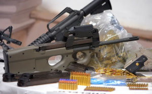 Nueva ley de Florida endurecería penas a menores involucrados en delitos con armas
