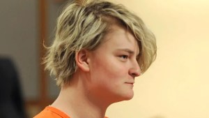 Le metieron 99 años de prisión a una mujer de Alaska por matar a su amiga a cambio de 9 millones de dólares
