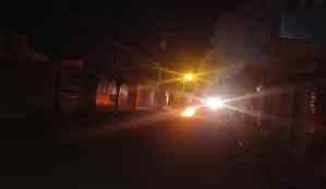 Vecinos del barrio 1° de Diciembre de Barinas quemaron cauchos porque “ya no se calan los apagones”