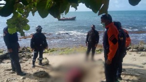 Hallaron tres cadáveres ocultos entre matorrales en una playa de Falcón