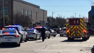 Estudiante se enfrentó a tiros contra la policía dentro del campus de una preparatoria en Texas