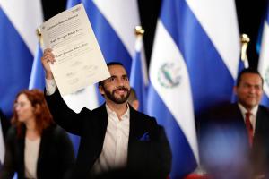 Nayib Bukele recibió la credencial de presidente electo de El Salvador