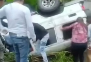 EN VIDEO: El rescate de una alcaldesa chavista tras sufrir un accidente vehicular en Táchira