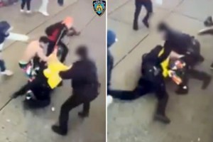 Riéndose y haciendo gestos obscenos: liberaron a venezolanos que propinaron brutal golpiza a policías en Times Square