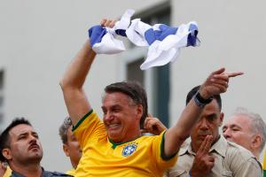 Bolsonaro se defiende de las acusaciones en su contra ante miles de seguidores en São Paulo