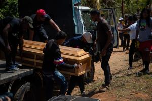 “Hay más de 100 personas tapiadas”: sobrevivientes de mina ilegal Bulla Loca desmienten cifras del chavismo