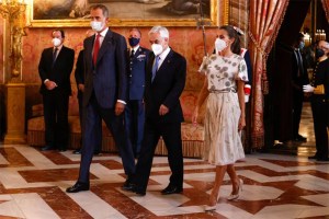 Los reyes de España recuerdan el compromiso de Sebastián Piñera con el bienestar de Chile
