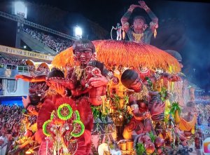 Un desfile sobre los indígenas yanomami acapara la atención en el carnaval de Río