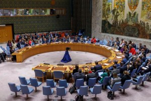 Francia trabajará en la ONU por un alto al fuego en Gaza tras el veto ruso y chino