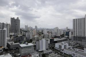 Gases tóxicos afectan a la capital de Panamá tras incendio en enorme vertedero