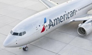 Terror en las alturas: avión que partió de Nueva York aterrizó de emergencia por rotura del parabrisas