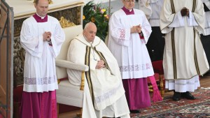 El papa Francisco presidió la misa del Domingo de Resurrección en la plaza de San Pedro