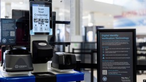 EEUU requiere que migrantes sin pasaporte se sometan a reconocimiento facial para abordar vuelos