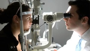 ¿Cuáles son las causas y los síntomas que provocan el glaucoma?