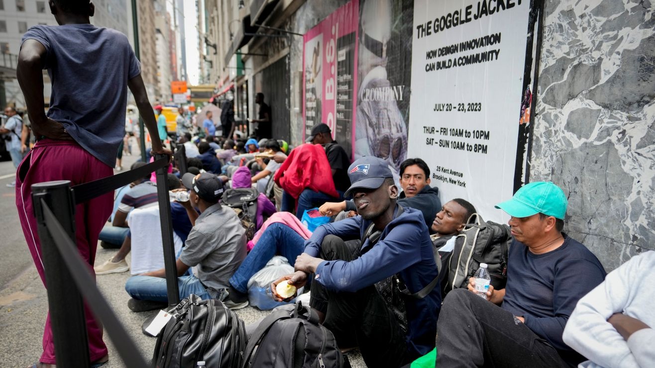 Los destinos a donde son enviados migrantes adultos que aceptan pasajes gratuitos de Nueva York