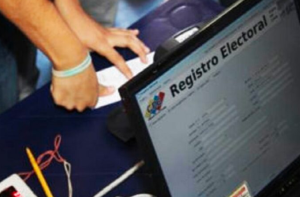 Venezolanos en Panamá a la espera de la habilitación del registro electoral