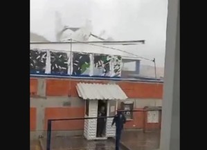 Ráfagas de viento hizo volar techos de casas y de un colegio en Bogotá: reportan varios niños heridos