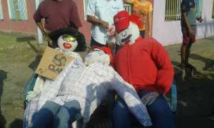 Maduro, el principal “monigote” en la quema de Judas en Venezuela este #31Mar (FOTOS)