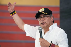 Petro niega que su Gobierno exigirá pasaporte a migrantes venezolanos para entrar, transitar y permanecer en Colombia