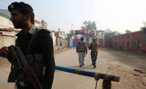 Condenan a tres alumnas por matar a una profesora a la que acusaron blasfemar en Pakistán