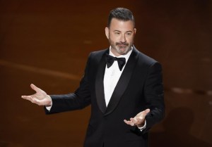 El presentador de los Óscar contesta en plena gala a Trump, que le llamó aburrido