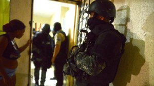 Detienen a un presunto implicado en el asesinato a cinco de 11 personas secuestradas en Ecuador