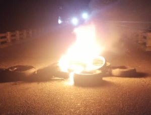 En plena madrugada de este #6Mar trancaron carretera Panamericana para exigir fin de los apagones en Mérida