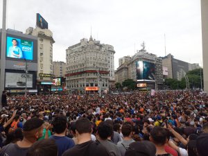 VIDEO: miles de fans de “Dragon Ball” hicieron una “Genkidama” en el Obelisco de Buenos Aires