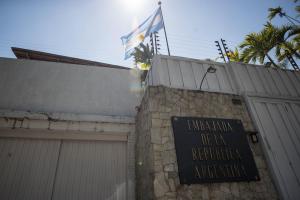 Argentina volvió a pedirle a Maduro salvoconducto para los miembros de Vente Venezuela asilados en embajada