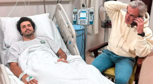 La irónica reacción de Carlos Sainz junto a su padre tras su operación de apendicitis
