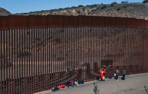 Migrante perdió la vida al caer del muro fronterizo en San Diego mientras intentaba cruzar