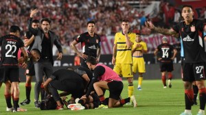 VIDEO: Futbolista se desplomó en pleno partido mientras enfrentaba a Boca Juniors
