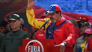 Lo que dijo Maduro tras formalizar su fácil postulación al CNE