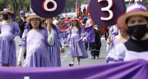 Protestas, carreras, y rosa y púrpura para reivindicar los derechos de las mujeres en Asia