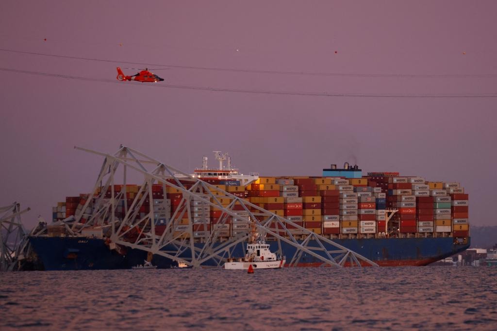 “Salvó muchas vidas”: Barco envió advertencia de “ayuda” antes de impactar puente de Baltimore