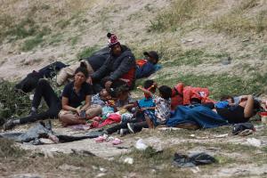 México prometió “atención digna” a los migrantes en la frontera con EEUU