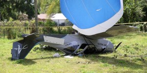 Alerta en Tampa por el avión que se estrelló en el patio de una vivienda y sucedió un milagro