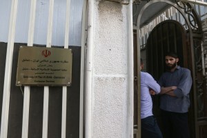 Canciller de Irán acusó a EEUU de aprobar bombardeo contra consulado en Siria